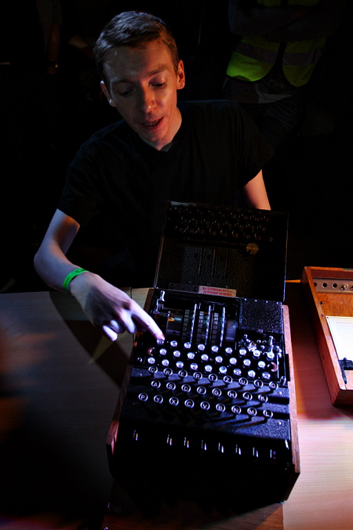 img_1211_alternative_party_2011_dr_james_grime_presenting_enigma