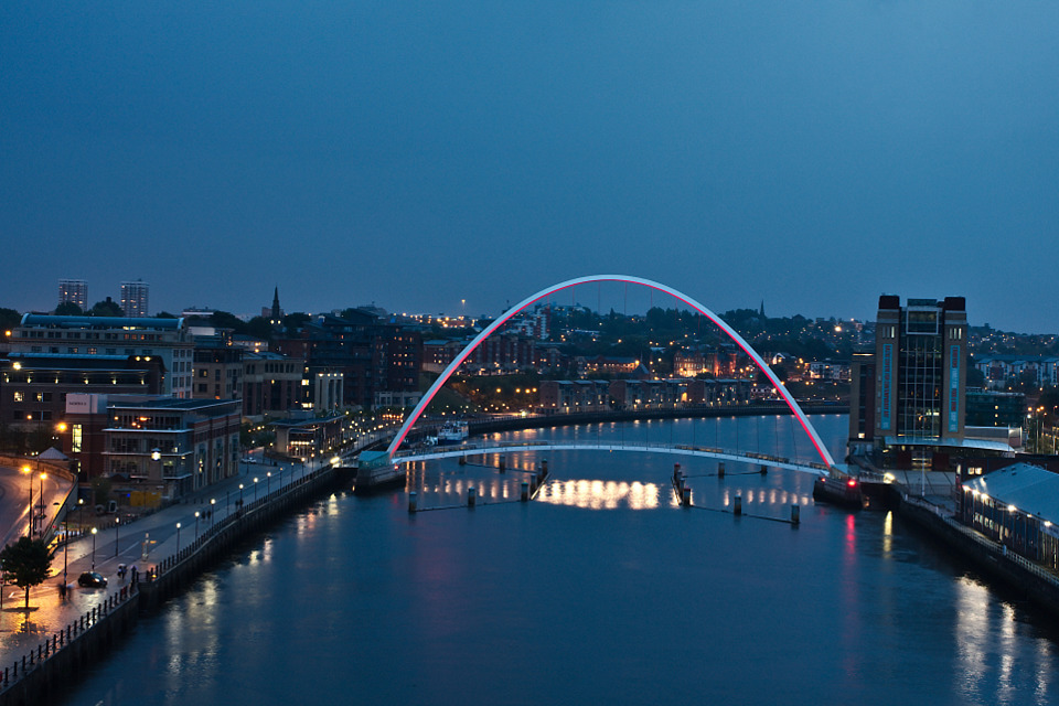 img_9849_newcastle_the_millenium_bridge_at_night