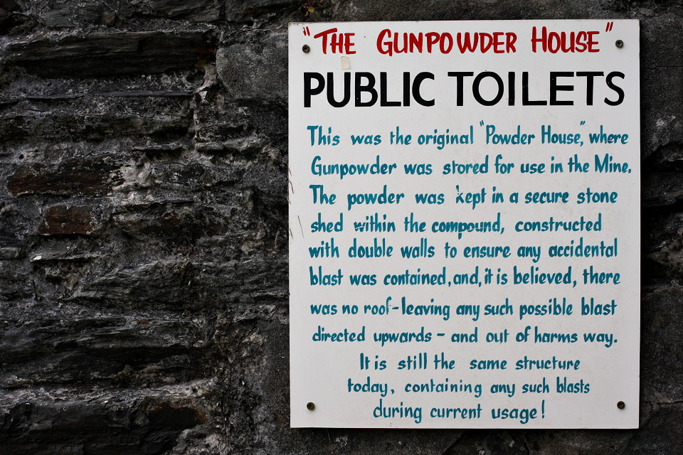 img_2528_laxey_the_gunpowder_house_public_toilets