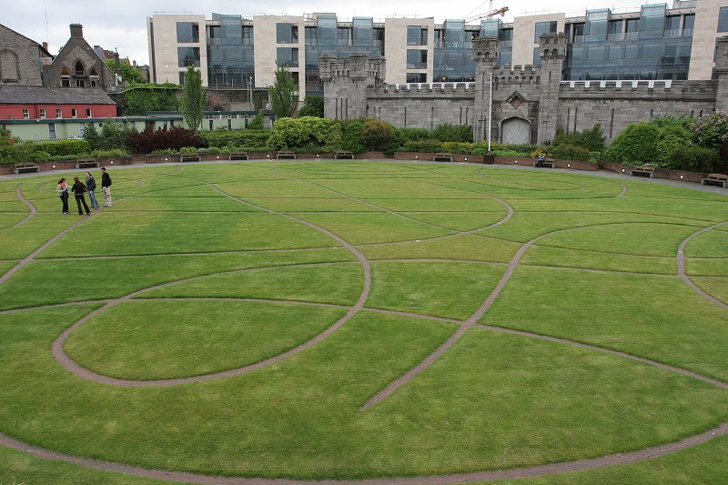 2011_dublin_castle_lawn