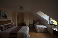 img_3095_clare_island_o_gradys_guesthouse_room.jpg