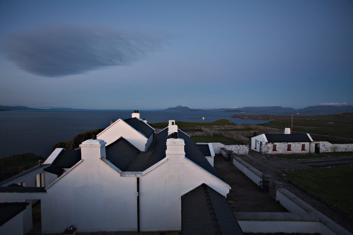 img_3829_clare_island_lighthouse_night_view_to_east