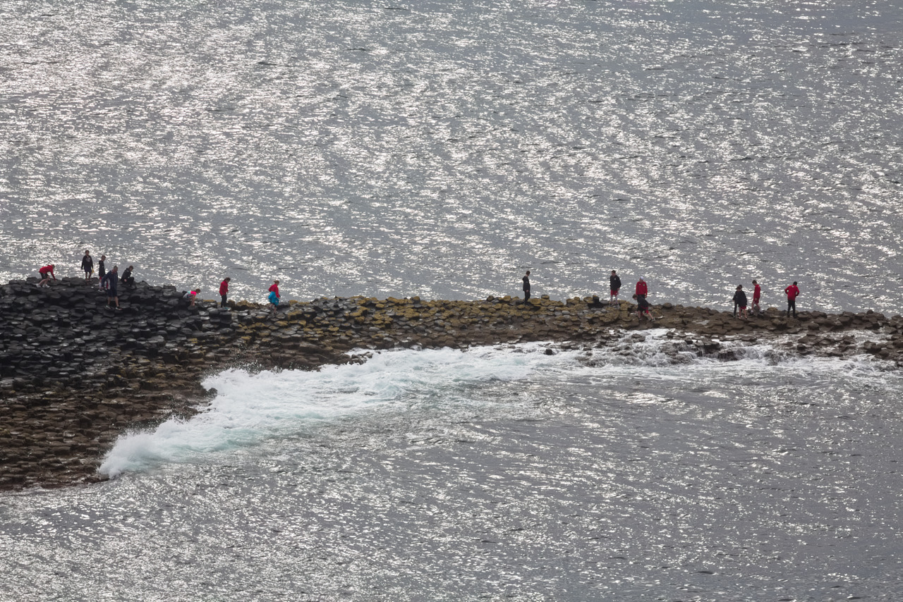 img_5237_giants_causeway_people_from_above.jpg 