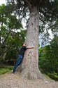 Thumbnail img_8271_stornoway_hugging_a_tree.jpg 