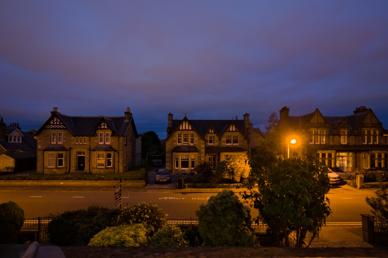 img_8391_inverness_inverglen_guest_house_night_view_from_room.jpg 