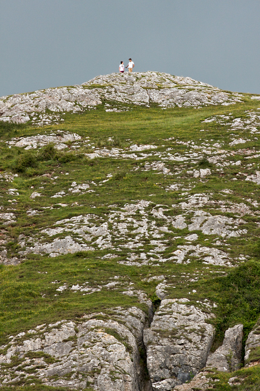 img_4810_dyserth_graig_fawr_people_on_the_top