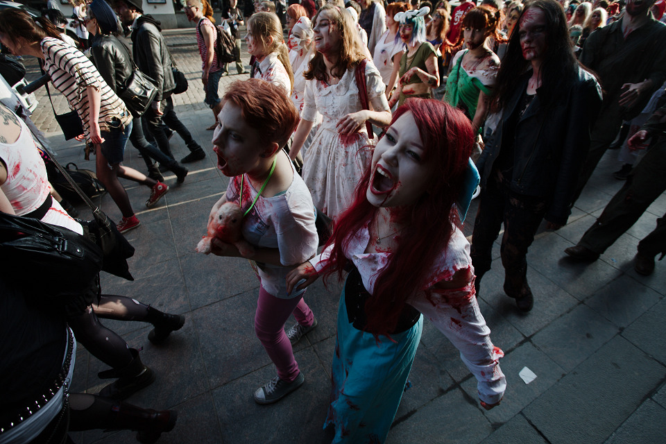 img_4506_zombiewalk_helsinki_2013_horde